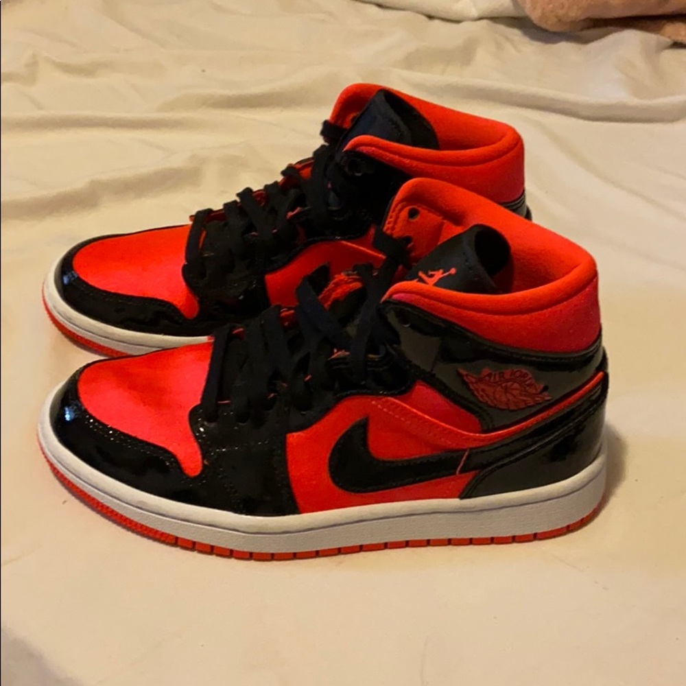 size 6.5 air jordan 1 mid satin red